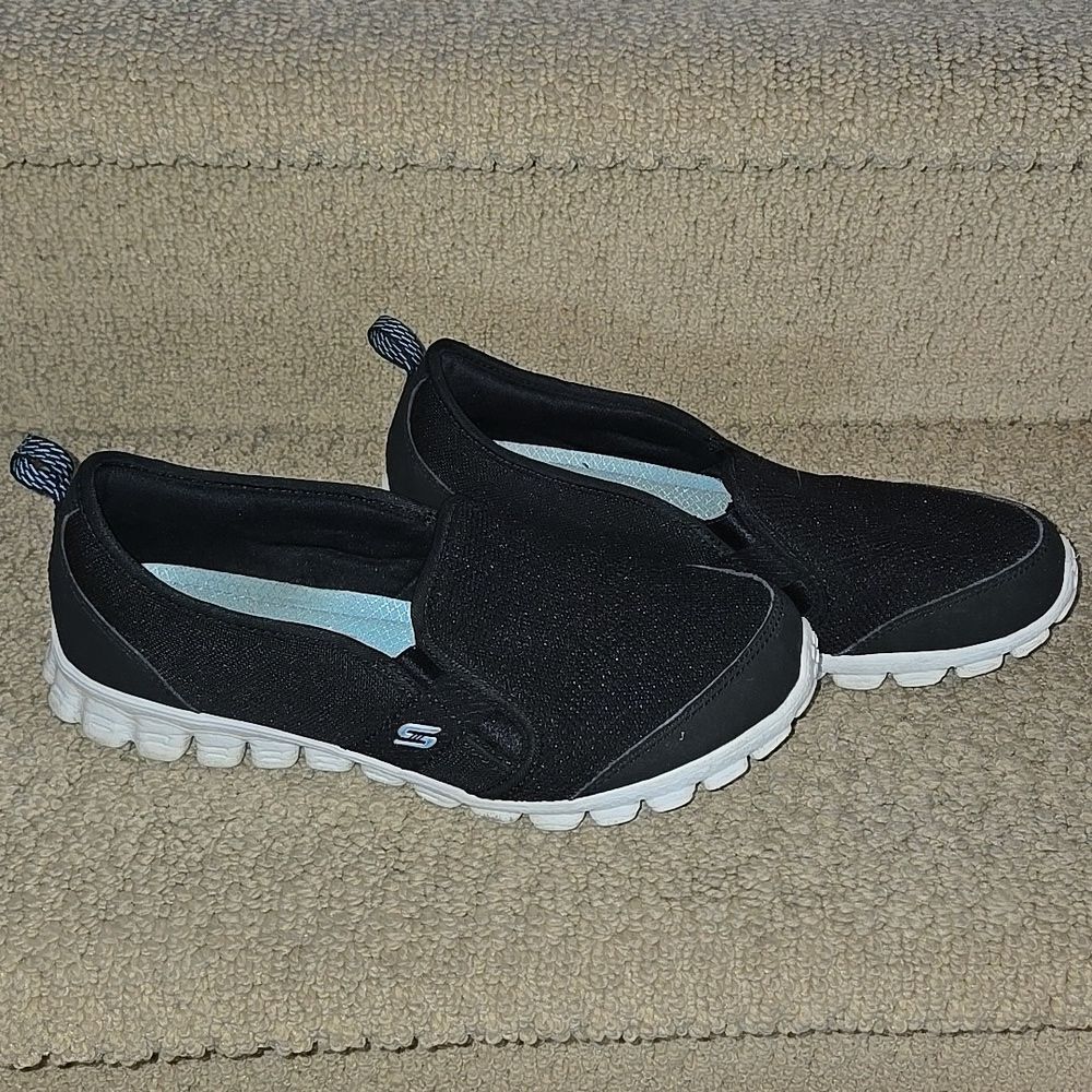 Skechers Black Slip-On Shoes Size 7 Womens - Picture 3 of 15